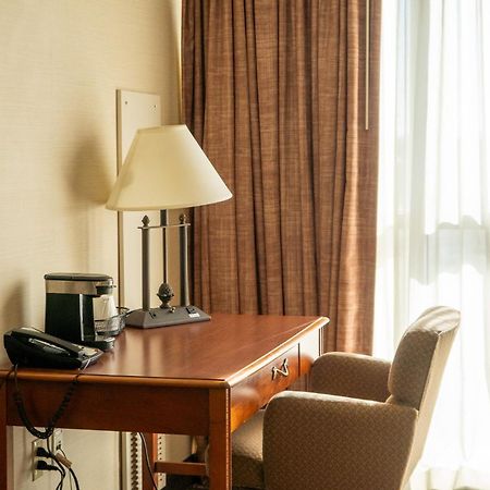 Hotel Topeka At City Center Экстерьер фото