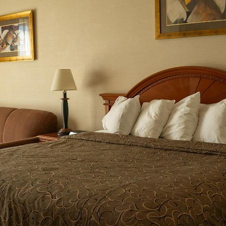 Hotel Topeka At City Center Экстерьер фото