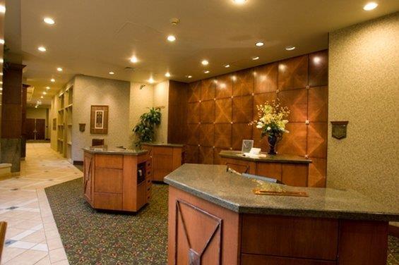 Hotel Topeka At City Center Интерьер фото