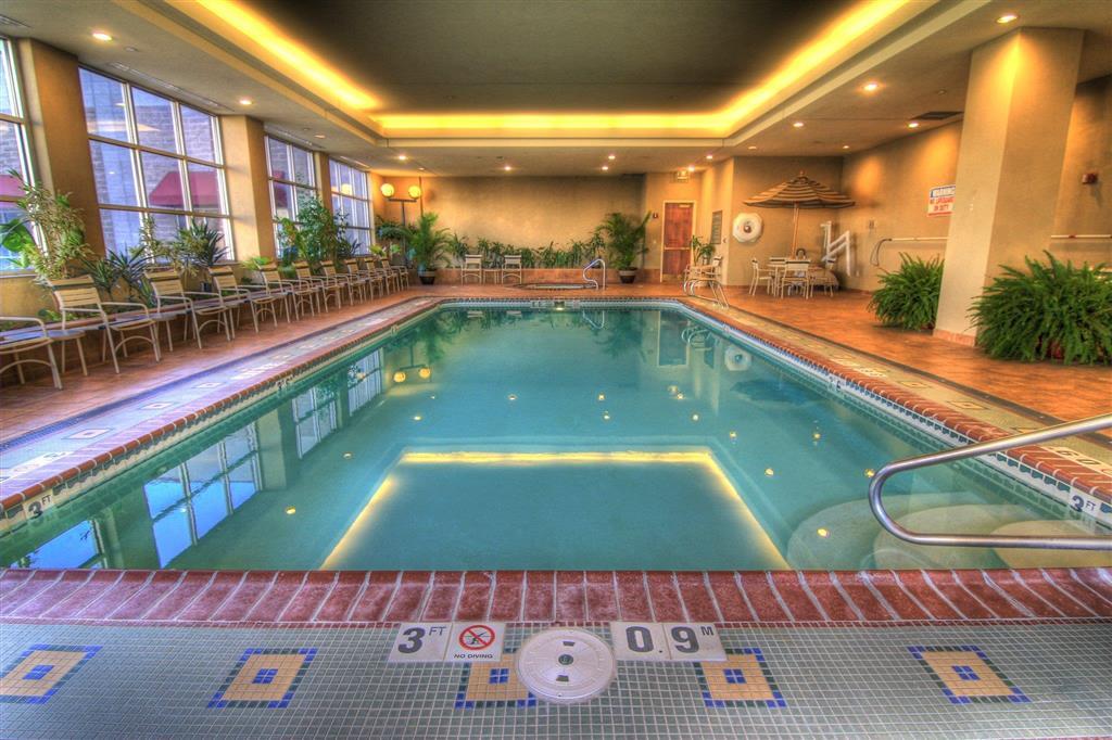 Hotel Topeka At City Center Удобства фото