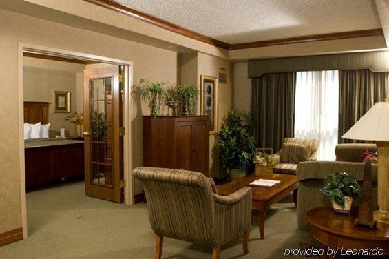 Hotel Topeka At City Center Номер фото