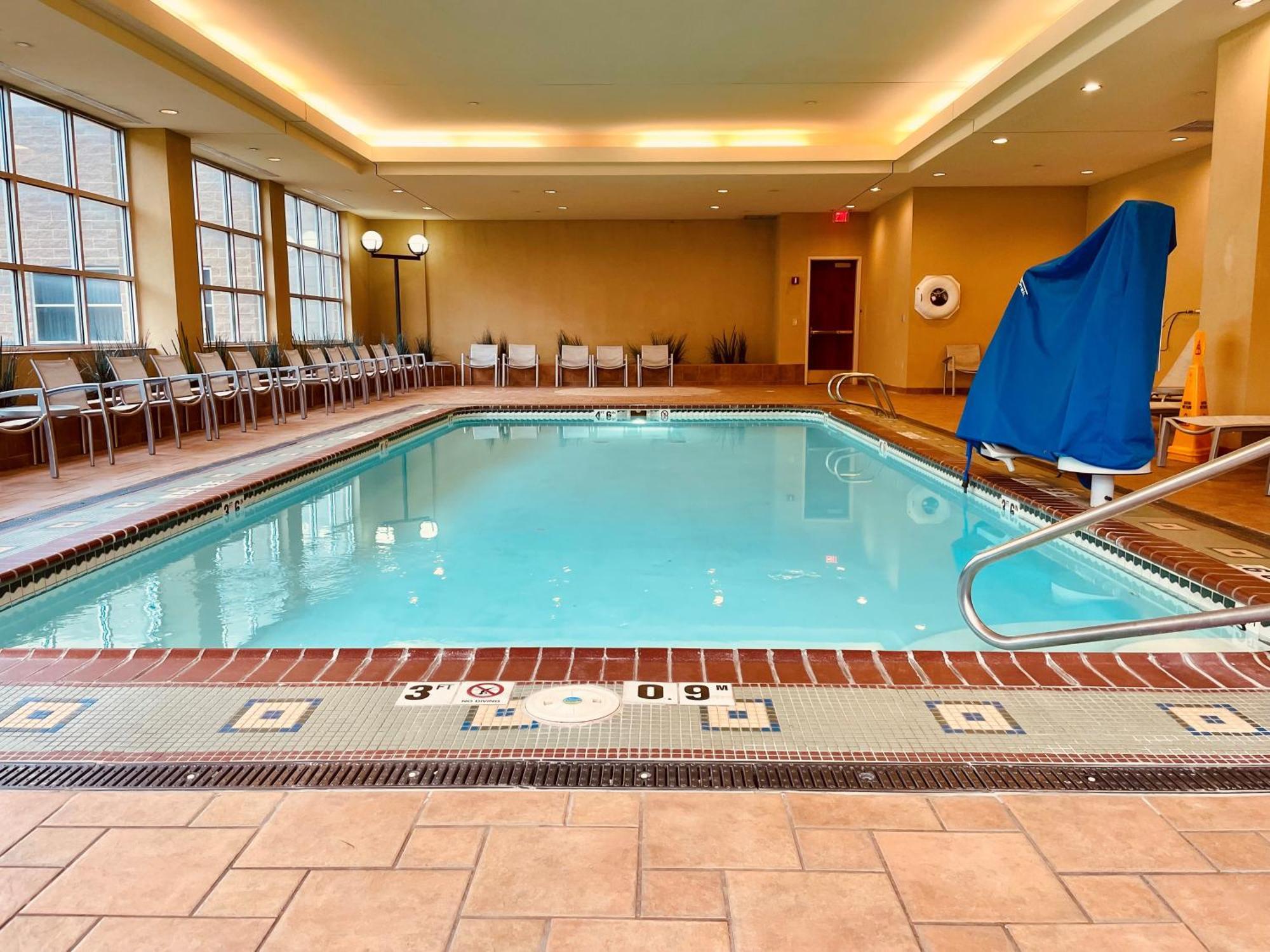 Hotel Topeka At City Center Экстерьер фото