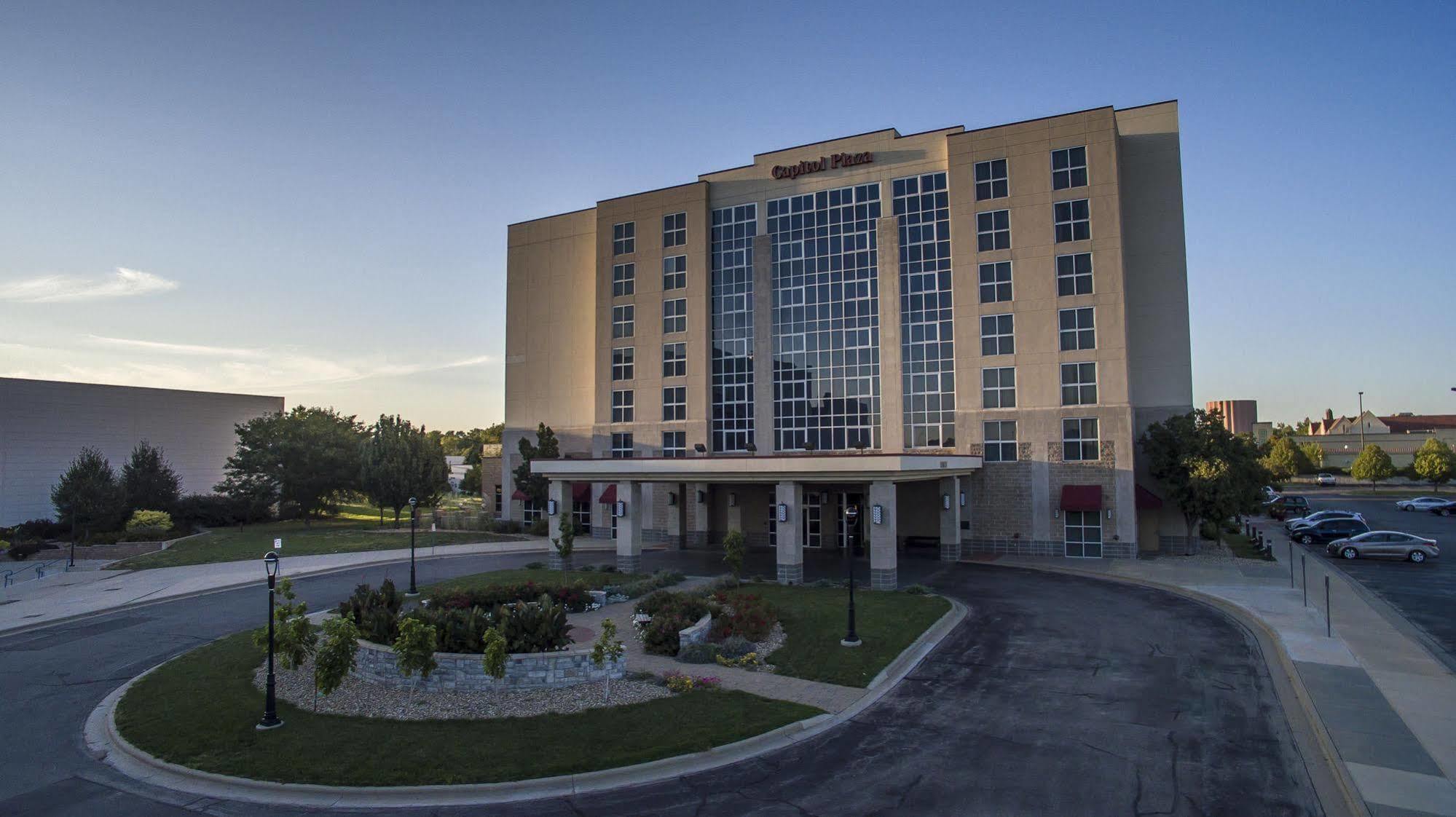 Hotel Topeka At City Center Экстерьер фото